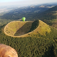 Montgolfiere Volcans Montgolfiere A Puy De Dome Cratere Volcan Montgolfiere