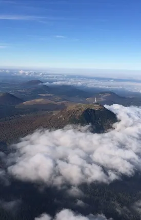 Montgolfiere Volcans Montgolfiere A Puy De Dome Montgofliere La Chaine Des Puys 1