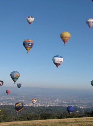 Montgolfiere Volcans Montgolfiere A Puy De Dome Montgolfiere Nacelle Privee
