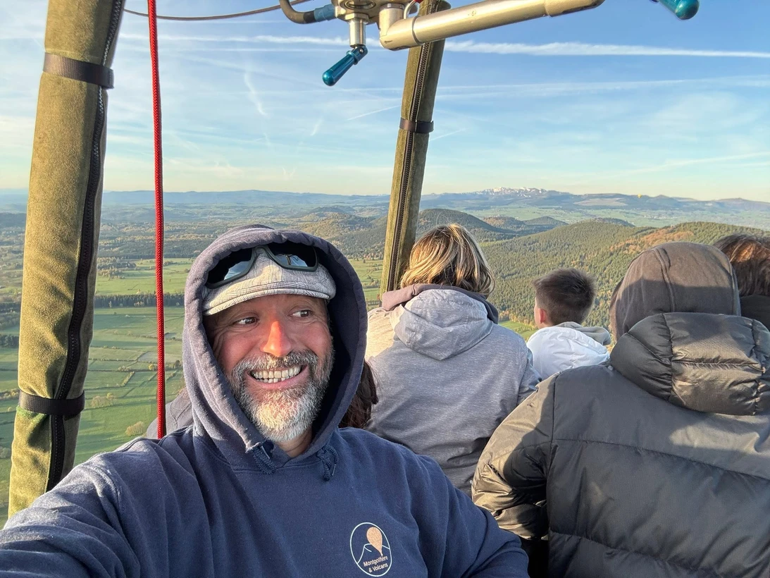 Montgolfiere Volcans Montgolfiere A Puy De Dome Selfie Pilote Montgolfiere