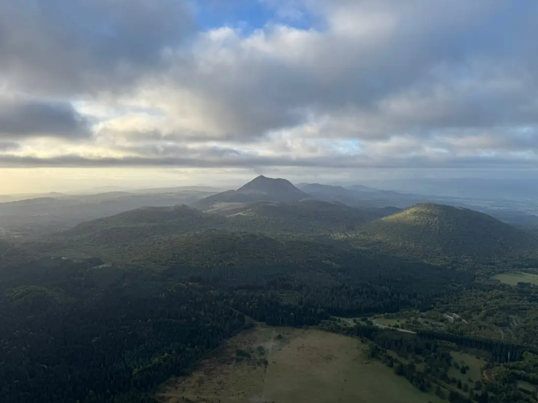Montgolfiere Volcans Montgolfiere A Puy De Dome Vol Montgolfiere Souvenir133