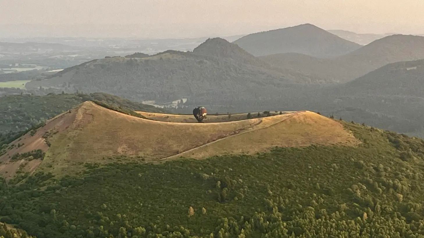 Montgolfiere Volcans Montgolfiere A Puy De Dome Vol Montgolfiere Souvenir154
