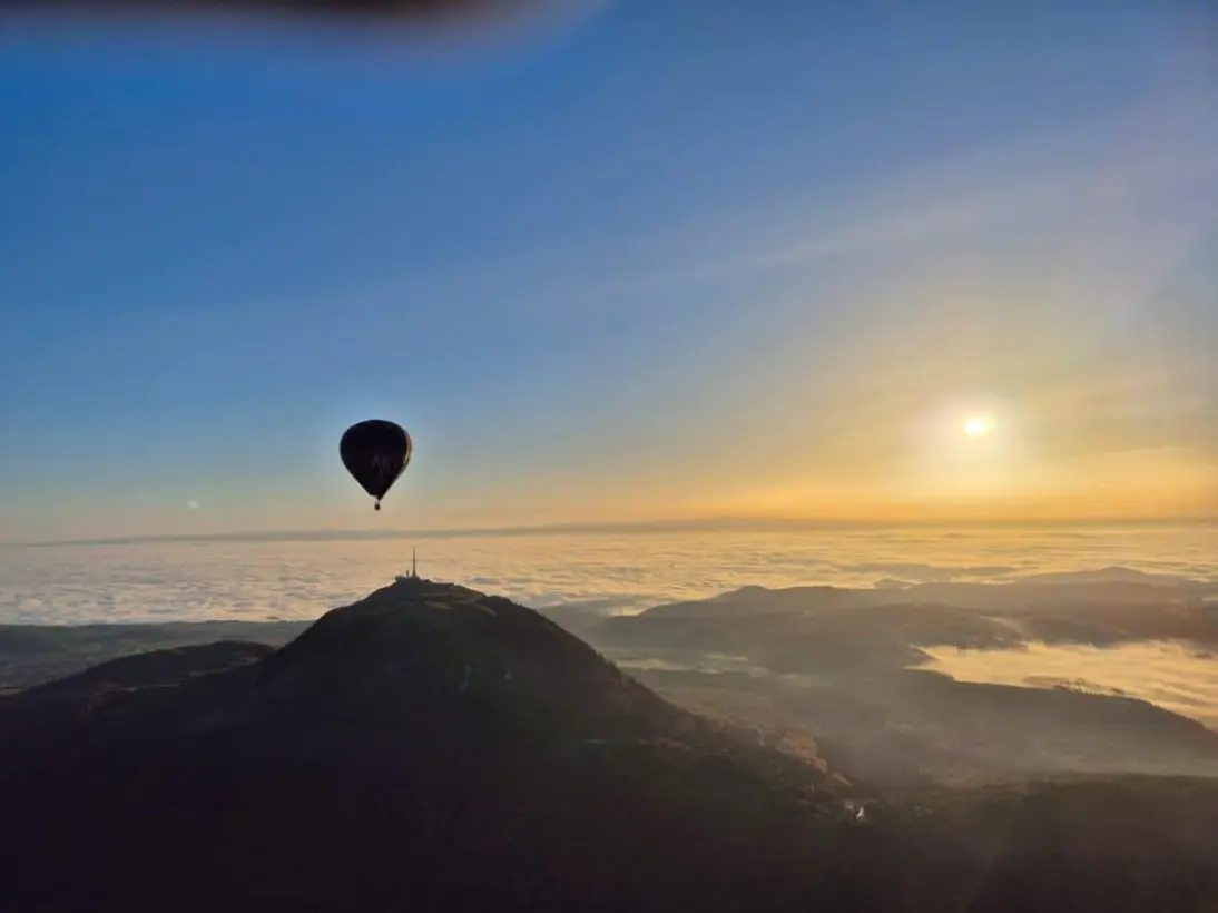 Montgolfiere Volcans Montgolfiere A Puy De Dome Vol Montgolfiere Souvenir221