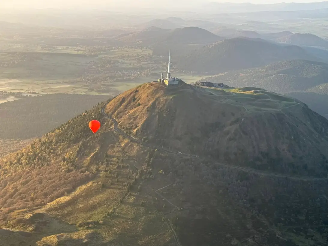 Montgolfiere Volcans Montgolfiere A Puy De Dome Vol Montgolfiere Souvenir225